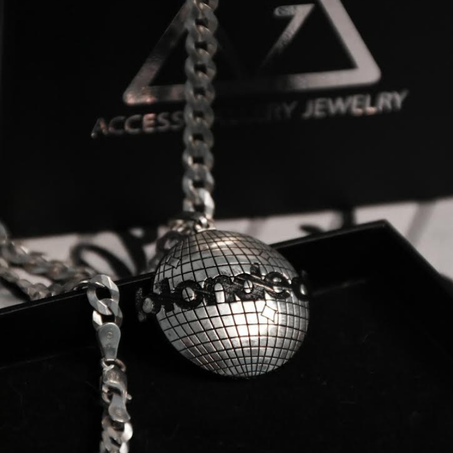 SILVER BLONDED PENDANT NECKLACE