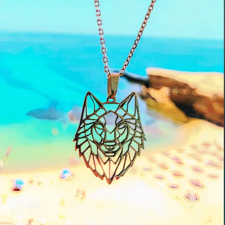 WOLF PENDANT NECKLACE