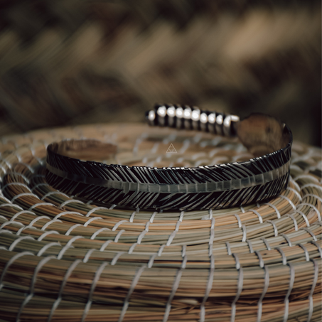 SILVER FEATHER BANGLE  +