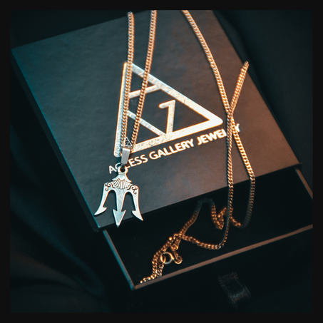 TRIDENT PENDANT NECKLACE