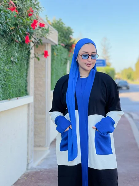 طقم شتوي نسائي راقي بلونين – مريح وأنيق لإطلالة دافئة وعصرية
