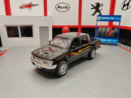 toyota hilux 1/32