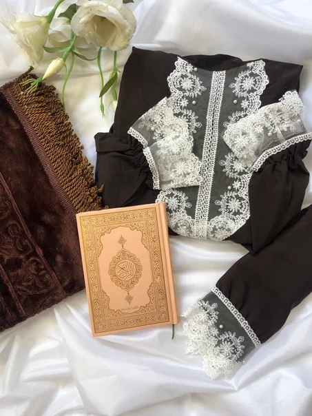 Sejada + Coran + Tenue de prière( OUT OF STOCK)