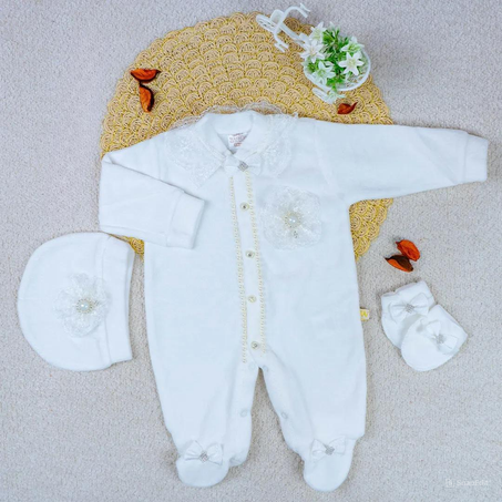 بدلة على شكل سالوبيت بيضاء للبنات