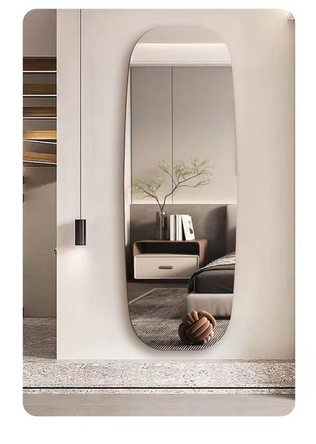 "مرآة كاملة الطول غير قابلة للكسر بتصميم باب أنيق"