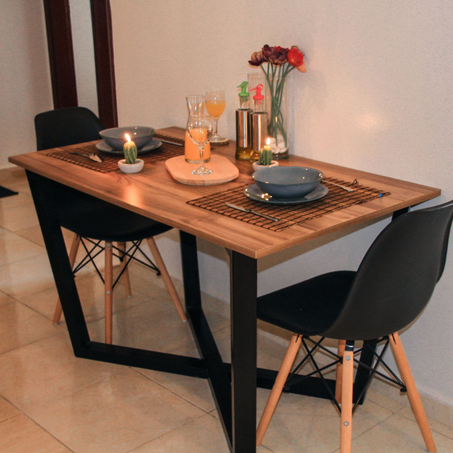 Table à manger pied croisé