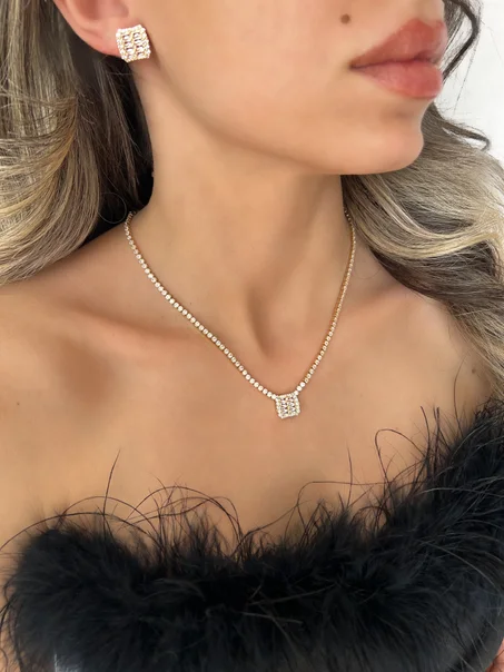 COLLIER