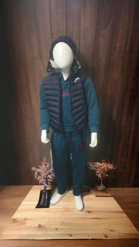 لباس اطفال ذات طبعة tommy + جاكيت بدون اكمام