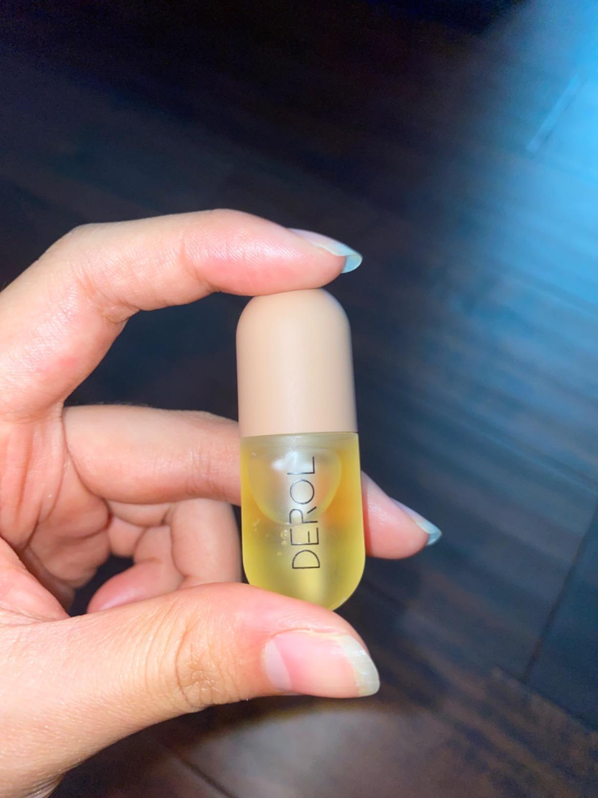 سيروم لتكبير الشفاه - يرطب ويمنح الشفاه مظهراً ممتلئاً