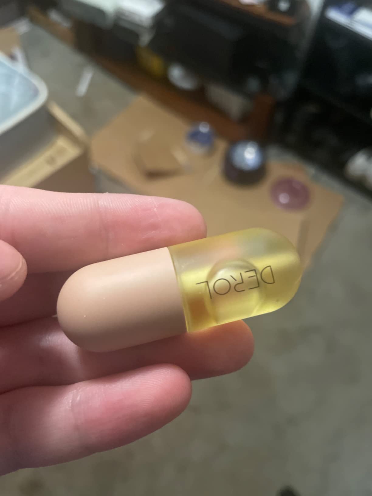 سيروم لتكبير الشفاه - يرطب ويمنح الشفاه مظهراً ممتلئاً