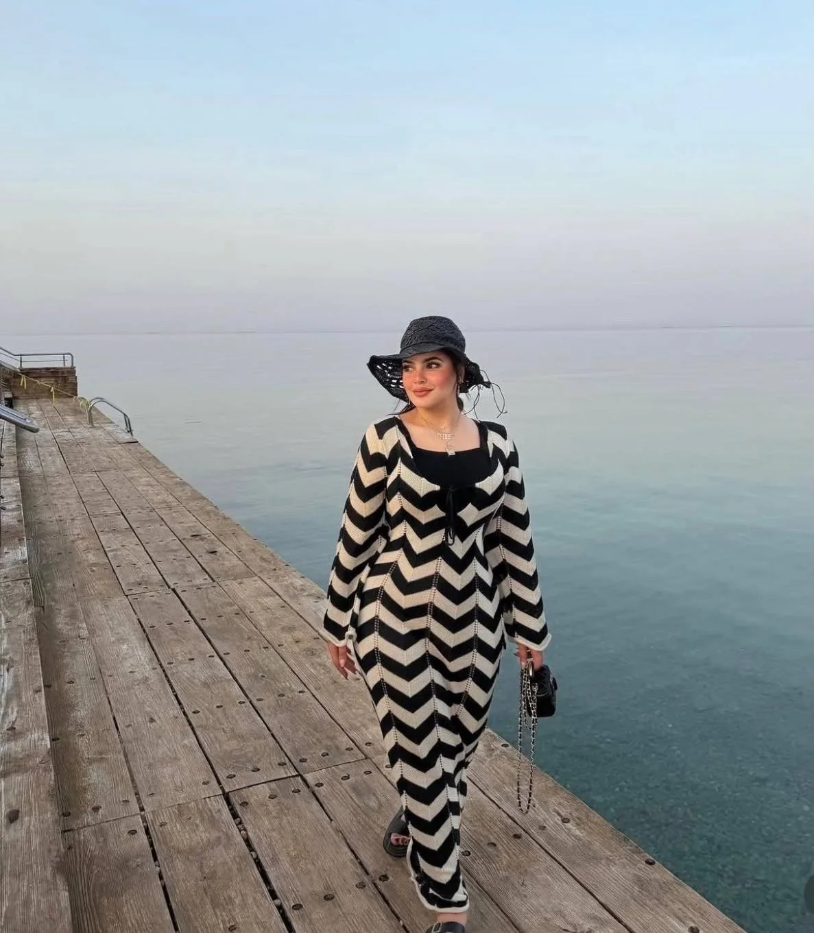 ROBE LONGUE EN MAILLE AJOURÉE