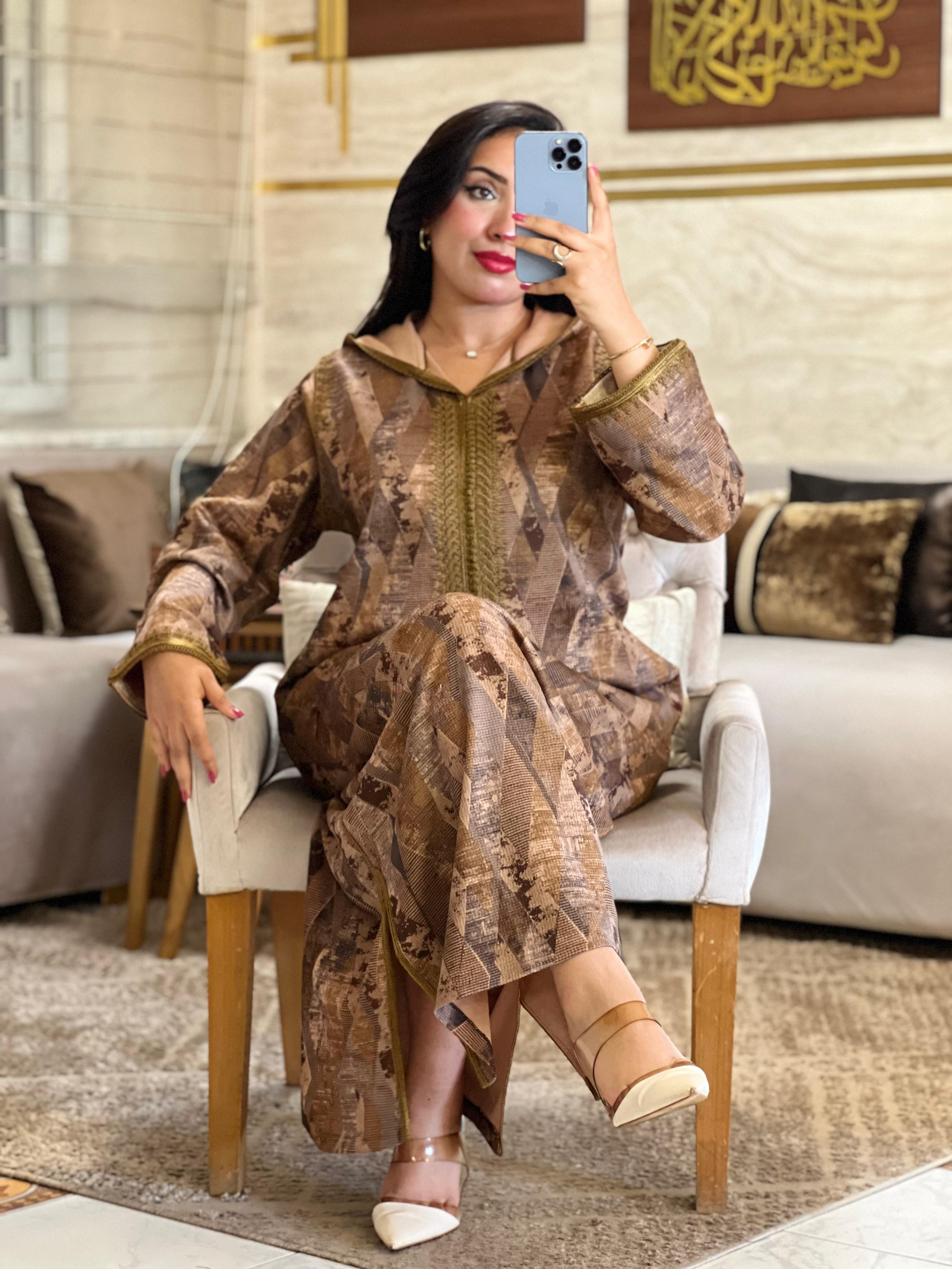 جلابة من صوف مستورد بتصميم عصري وأنيق 🖤