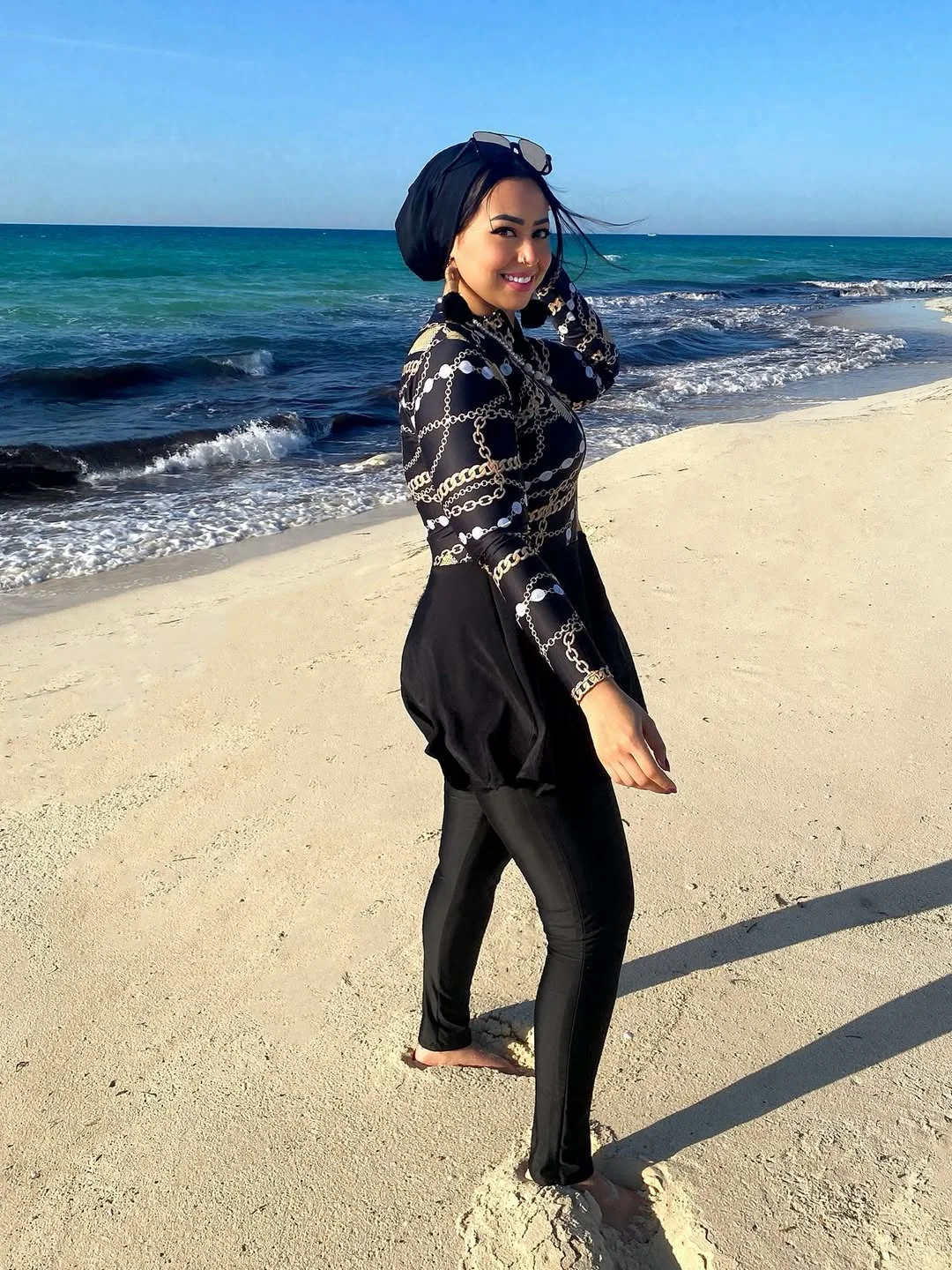 بوركيني فاخر بالأسود والذهبي