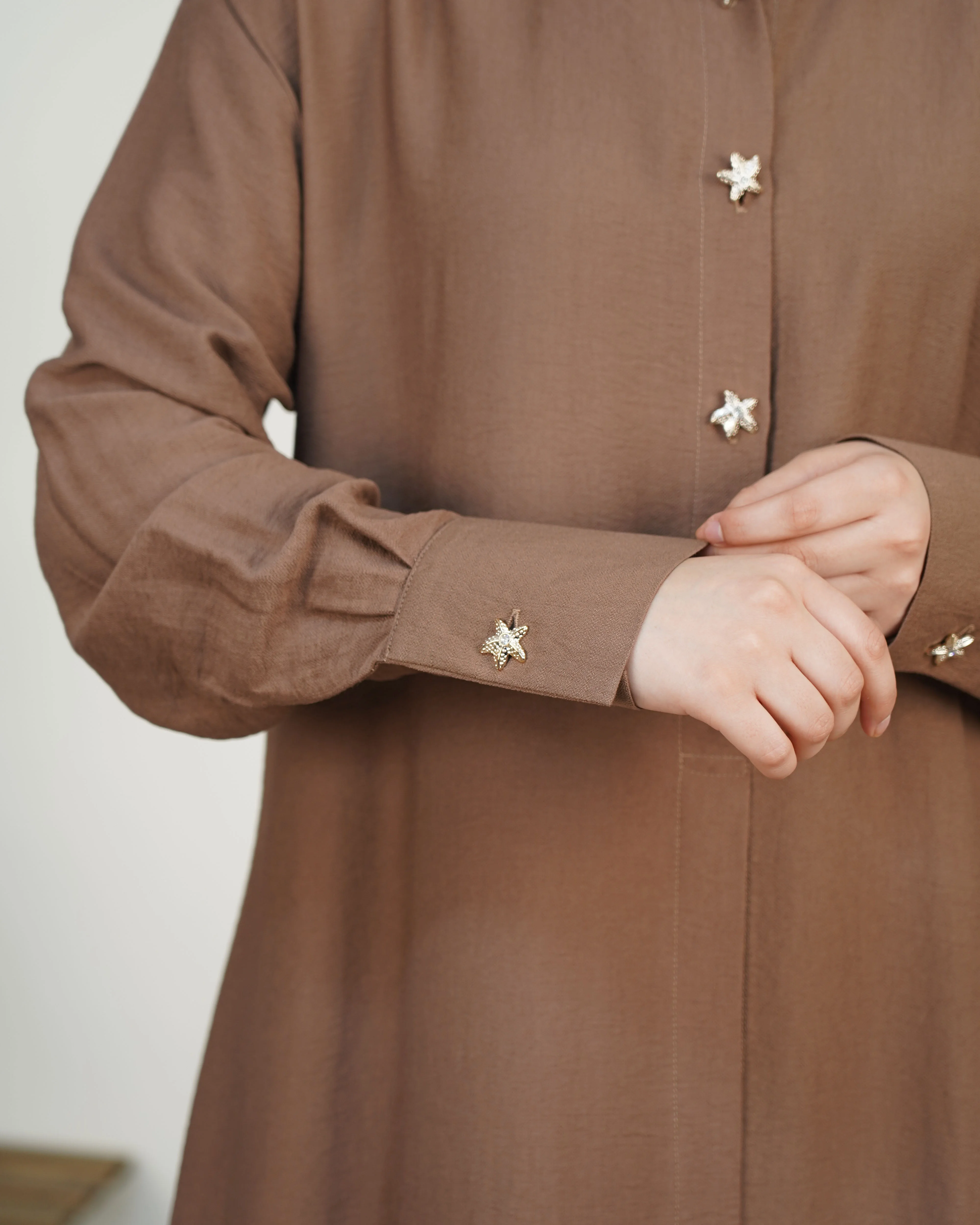 🌸 طقم صيفي أنيق للمحجبات – راحة وأناقة في كل إطلالة