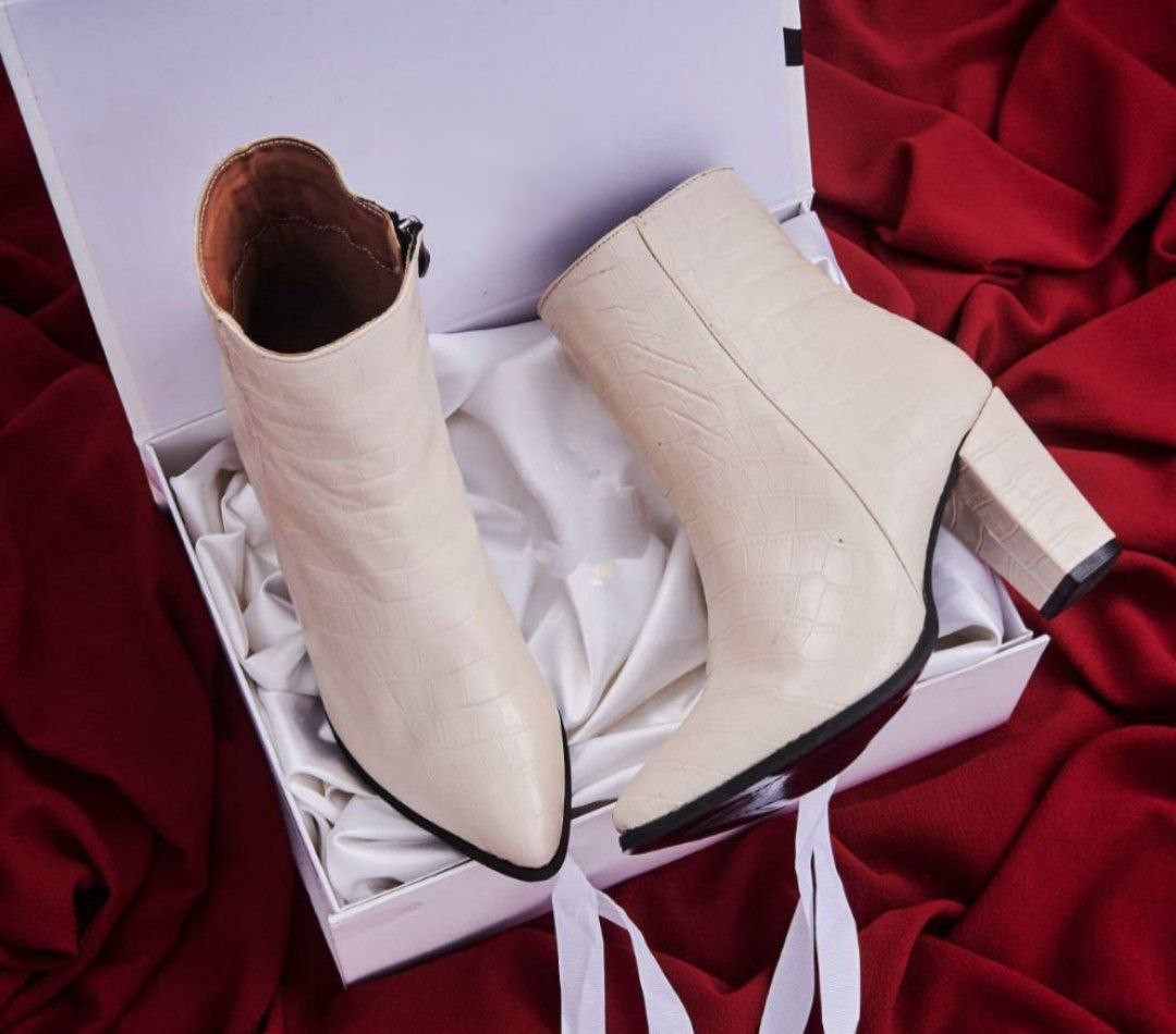 بوط كروكو أنيق بكعب عالي