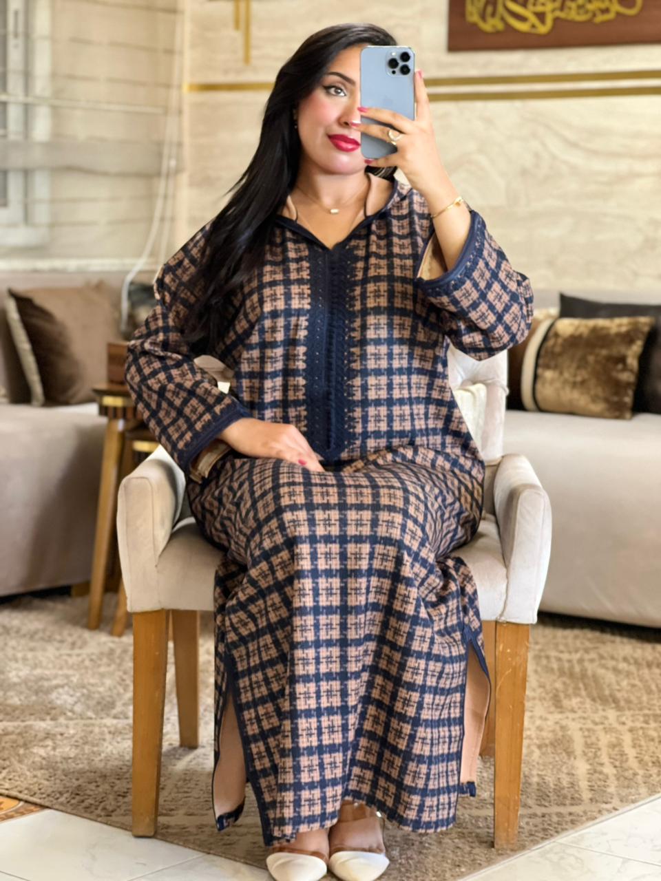 جلابة بنقوش مربعة من صوف مستورد بتصميم عصري وأنيق 🖤(299 DH)