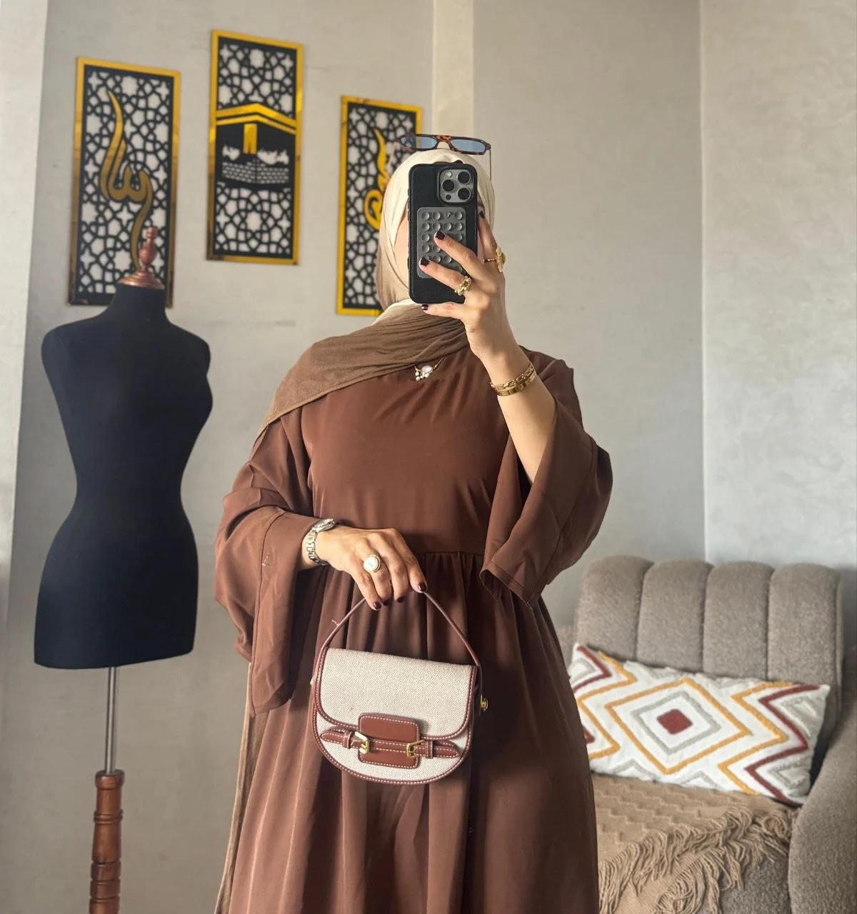 روب إماراتي فاخر