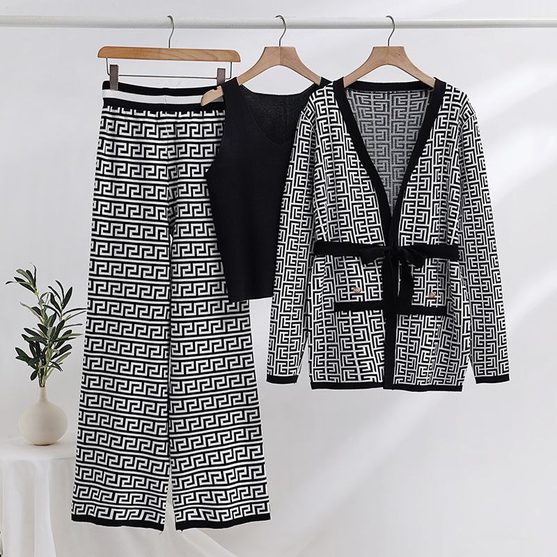 طقم شتوي أنيق (349 DH)