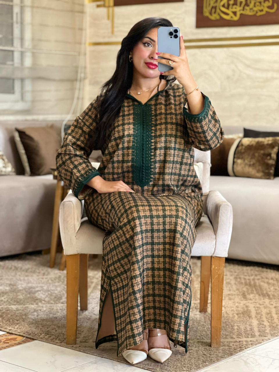 جلابة بنقوش مربعة من صوف مستورد بتصميم عصري وأنيق 🖤(299 DH)