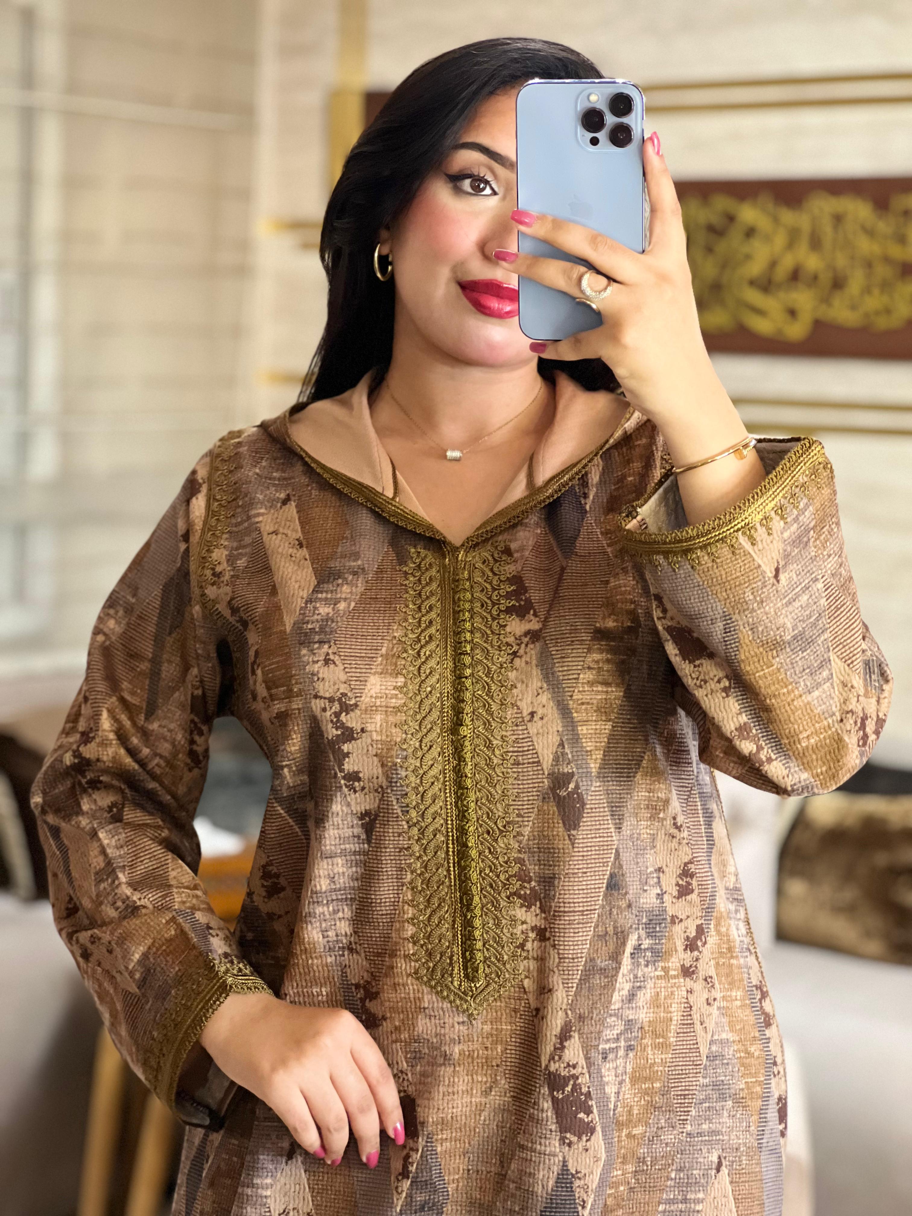 جلابة من صوف مستورد بتصميم عصري وأنيق 🖤