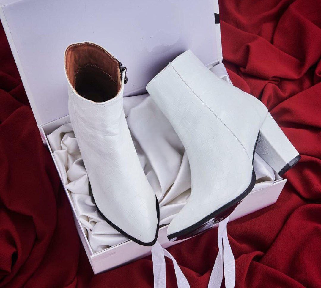 بوط كروكو أنيق بكعب عالي