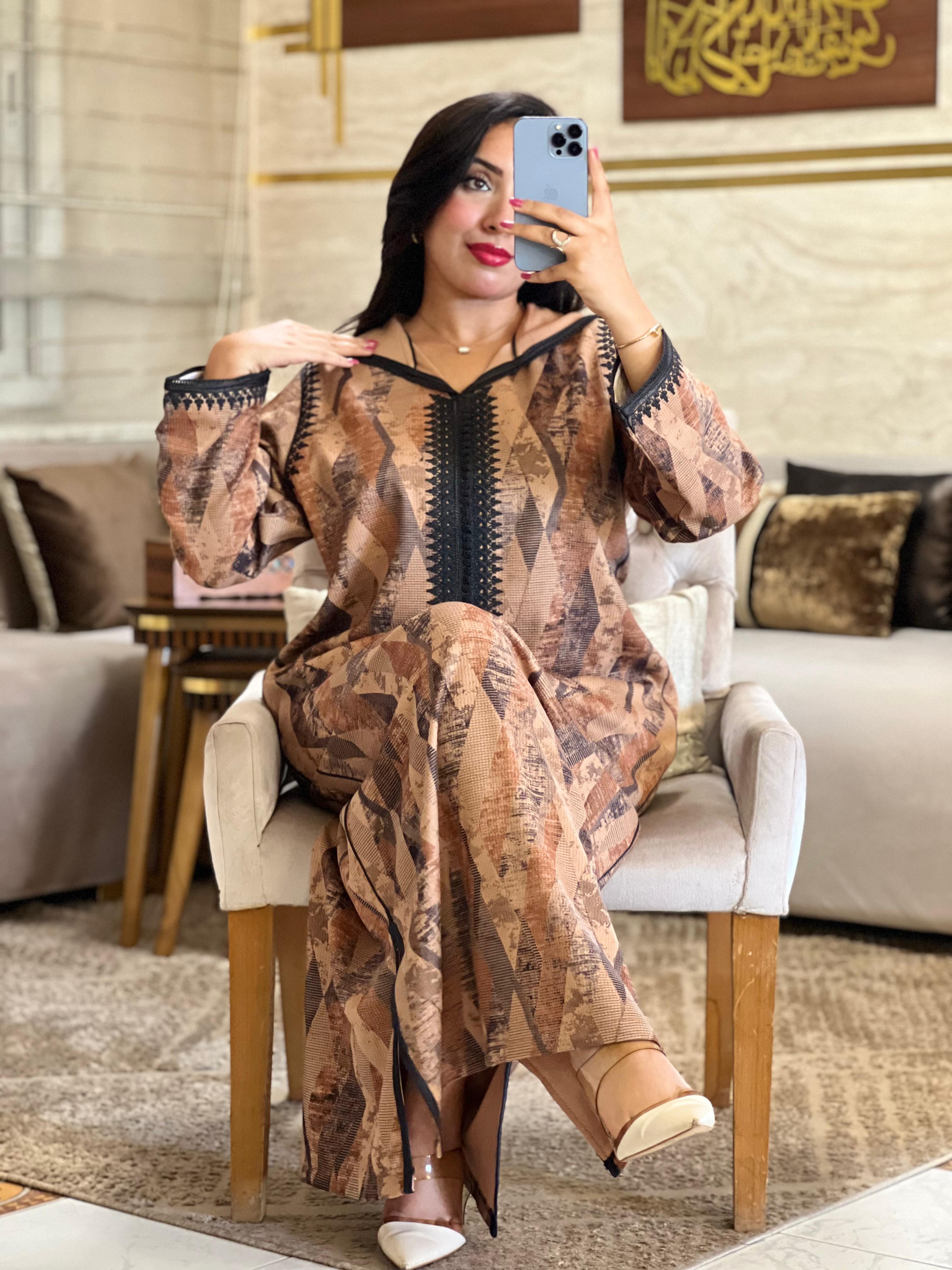 جلابة من صوف مستورد بتصميم عصري وأنيق 🖤