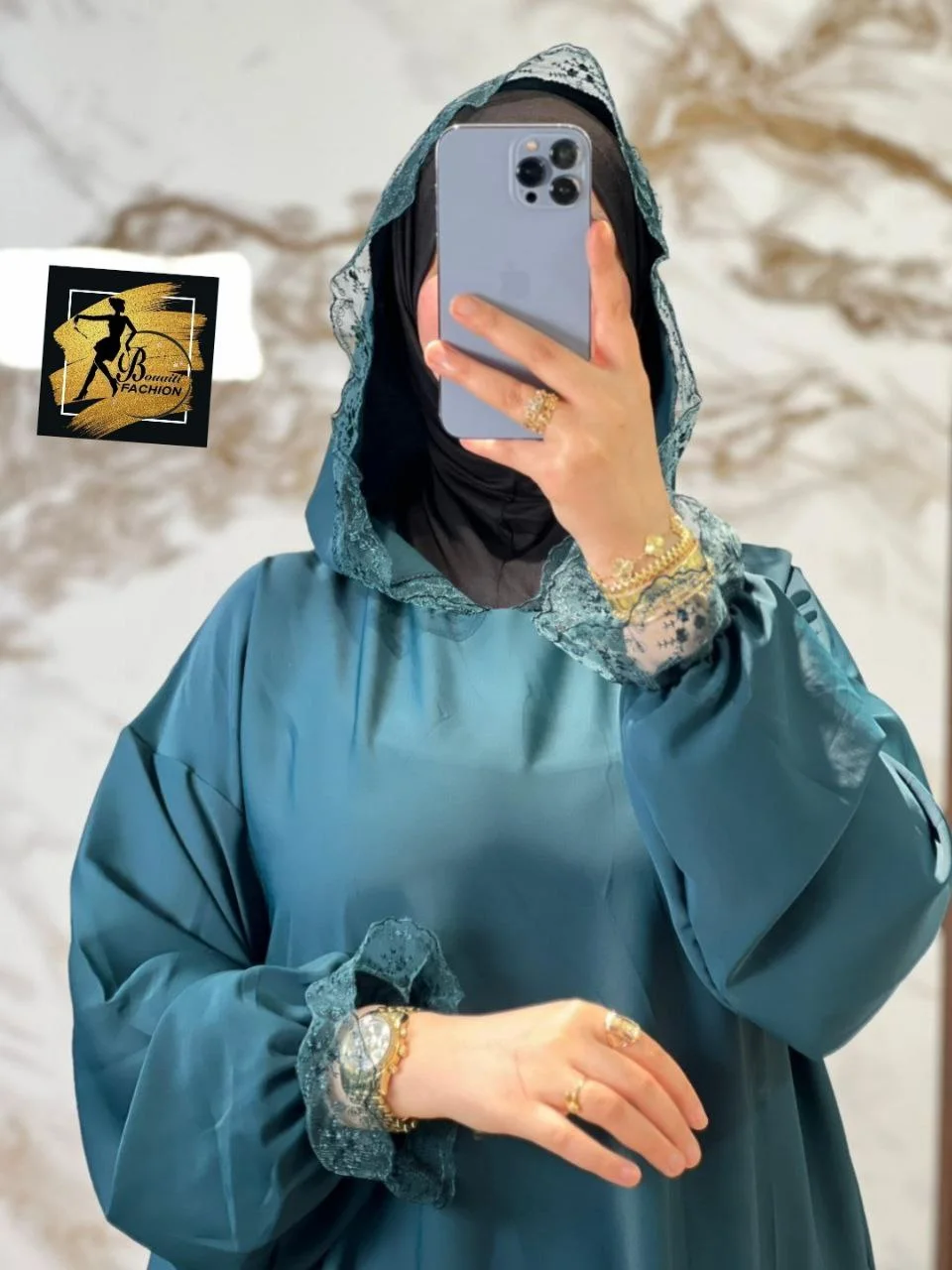عباية مع فولار مخيط