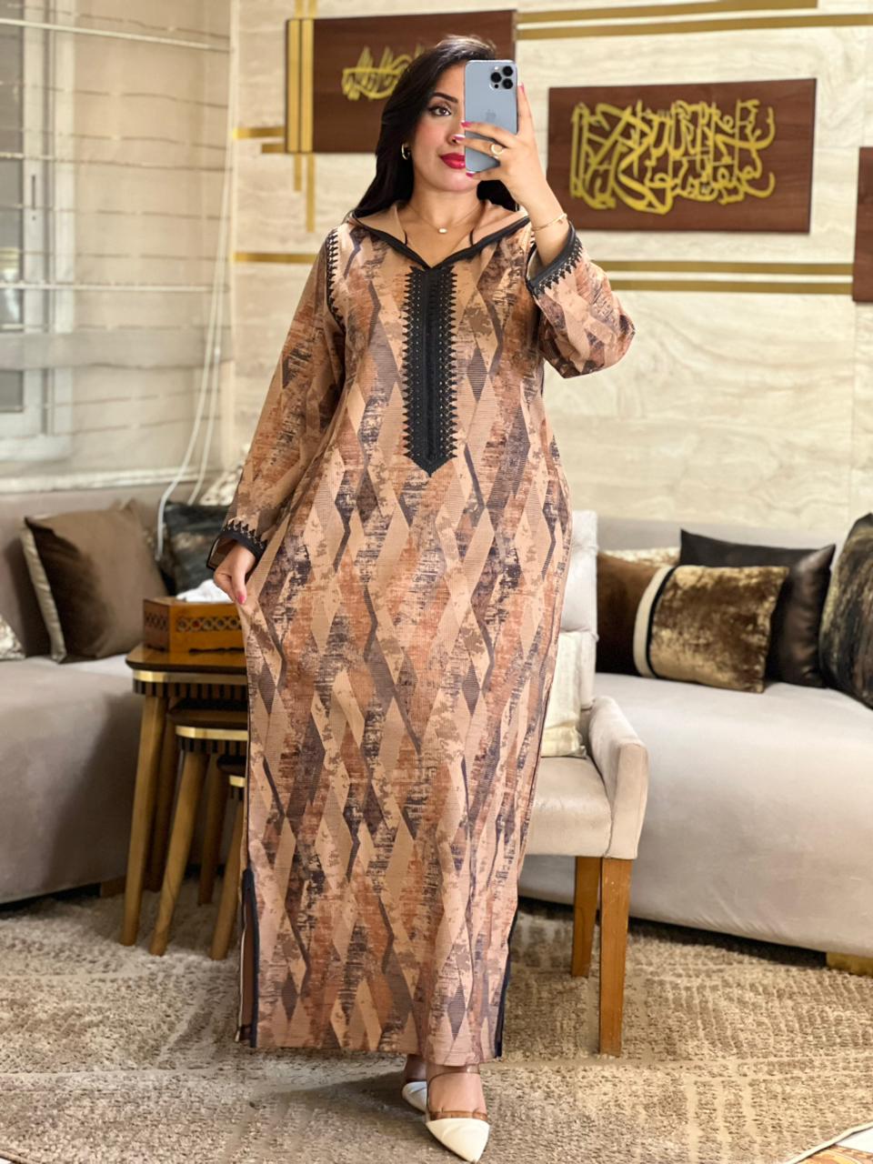 جلابة من صوف مستورد بتصميم عصري وأنيق 🖤