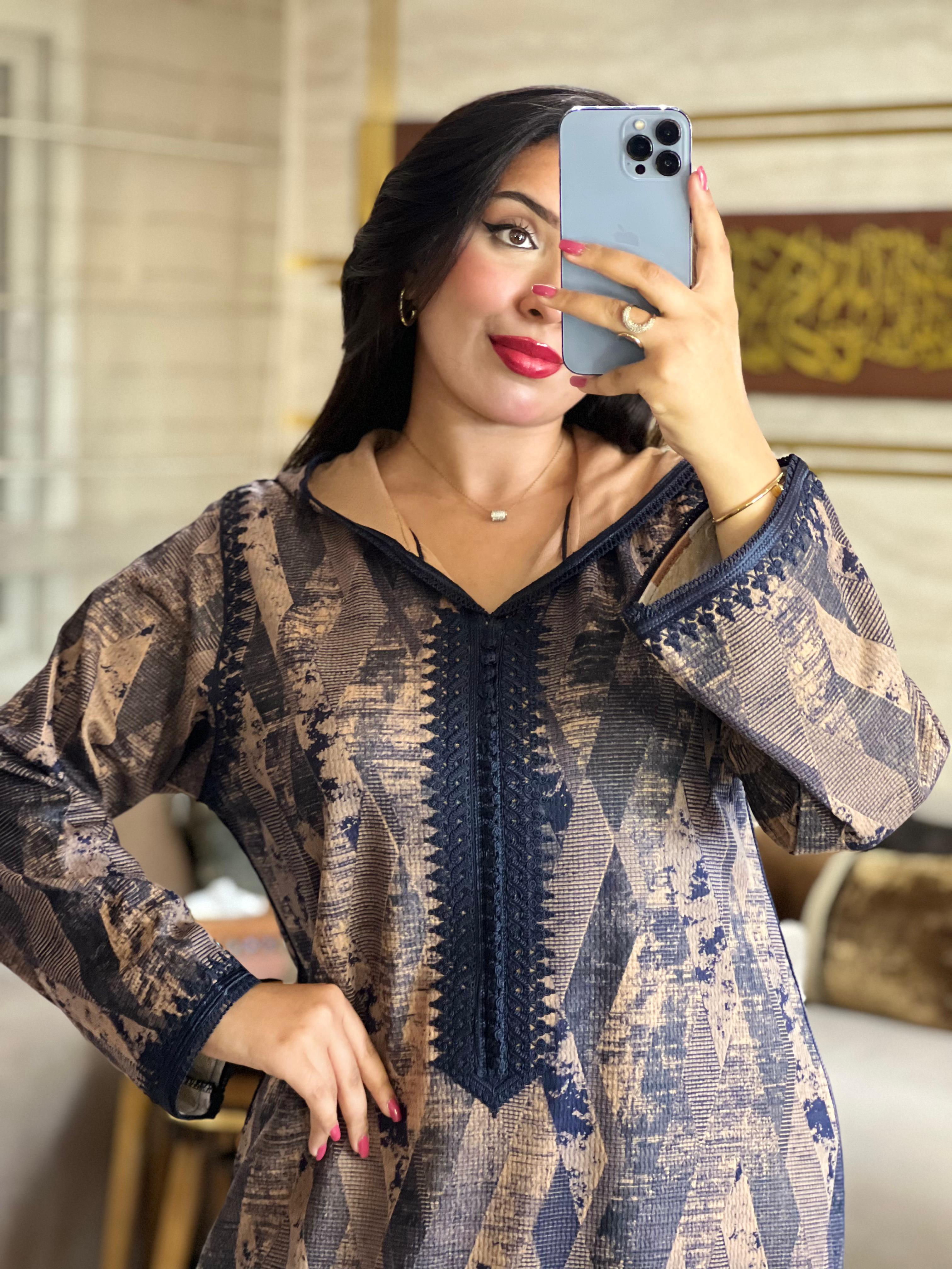 جلابة من صوف مستورد بتصميم عصري وأنيق 🖤