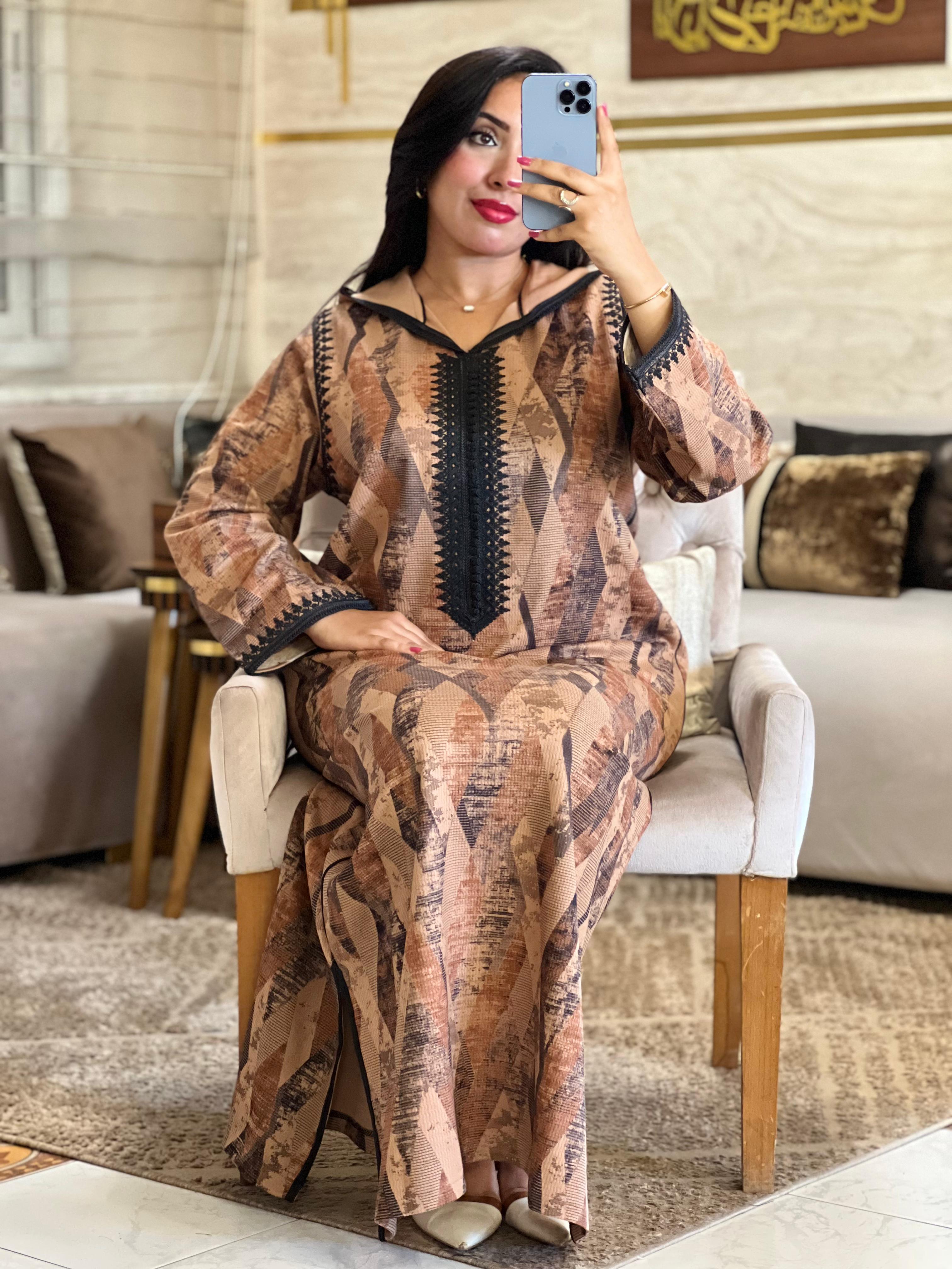 جلابة من صوف مستورد بتصميم عصري وأنيق 🖤