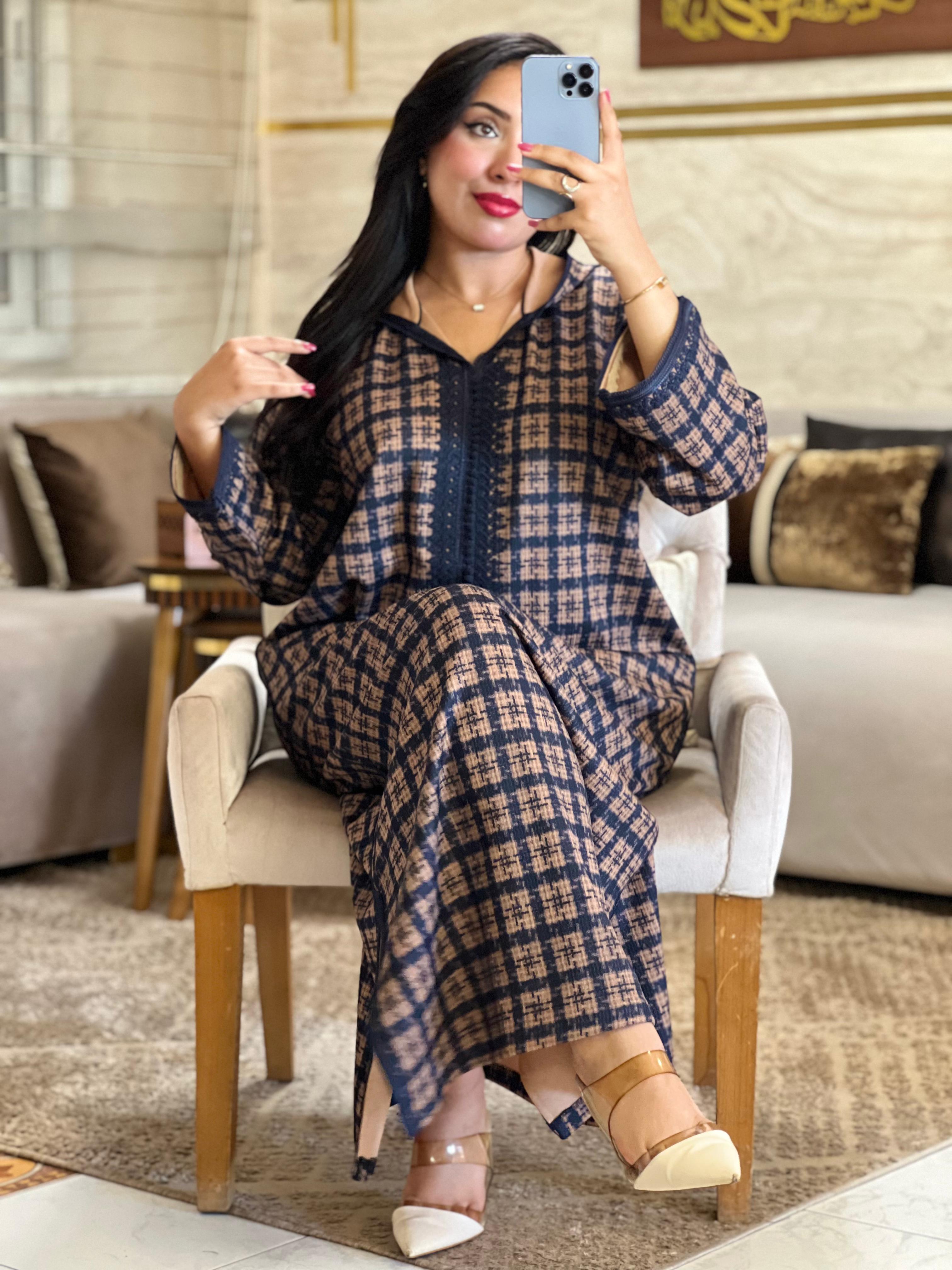 جلابة بنقوش مربعة من صوف مستورد بتصميم عصري وأنيق 🖤(299 DH)