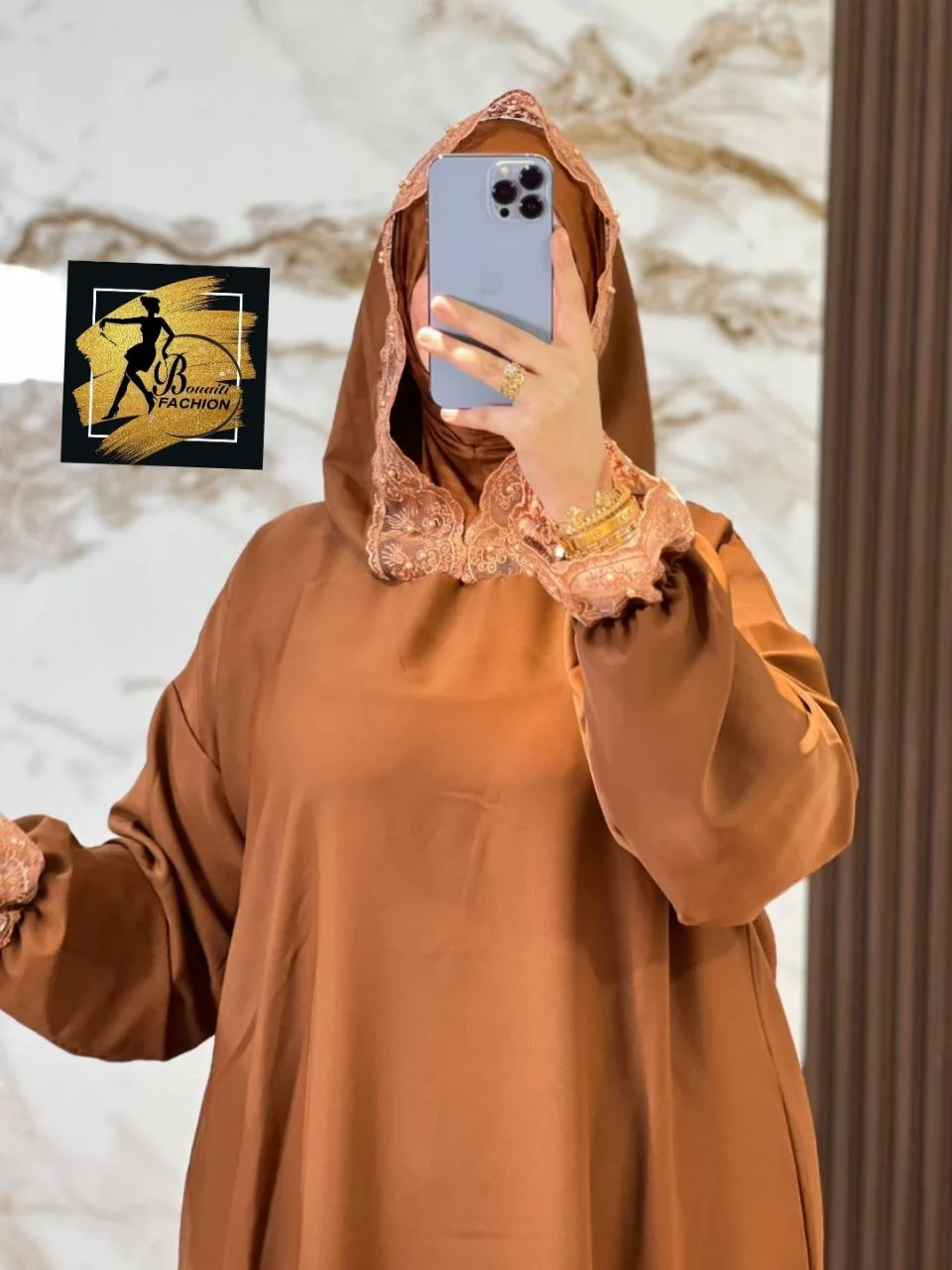 عباية مع فولار مخيط