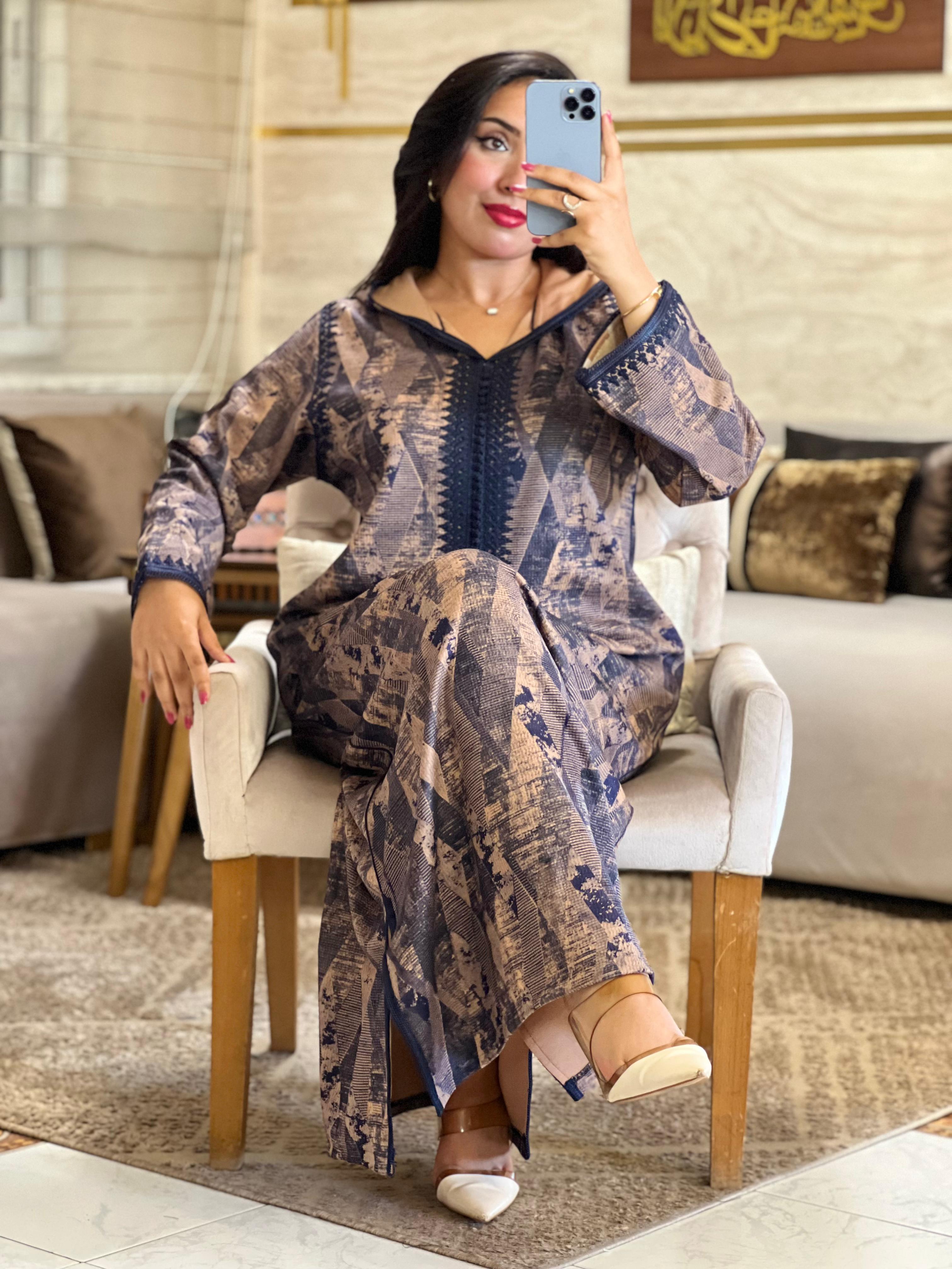 جلابة من صوف مستورد بتصميم عصري وأنيق 🖤