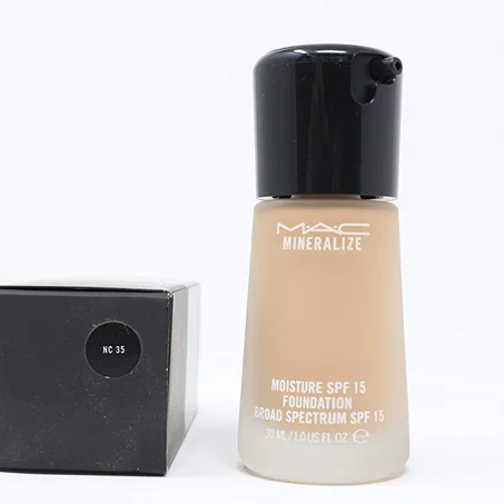 Mac Mineralize Moisture Foundation (30 ml) par M.A.C