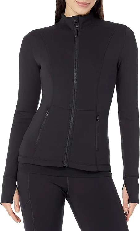 ملابس رياضية نسائية بأكمام طويلة مناسبة