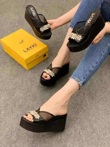 Pantoufles pour femmes Sullivan noir en cuir artificiel