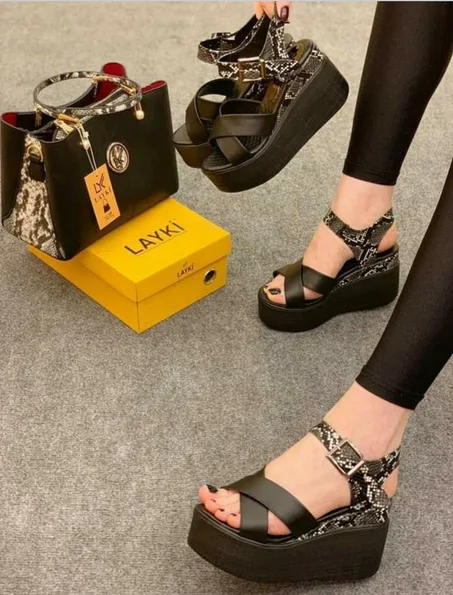 Sandales à semelles étanches et confortable en Deux couleurs pour femmes noire et blanche