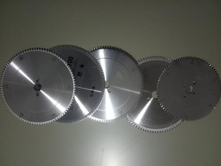 ديسك ماكينة المنيوم