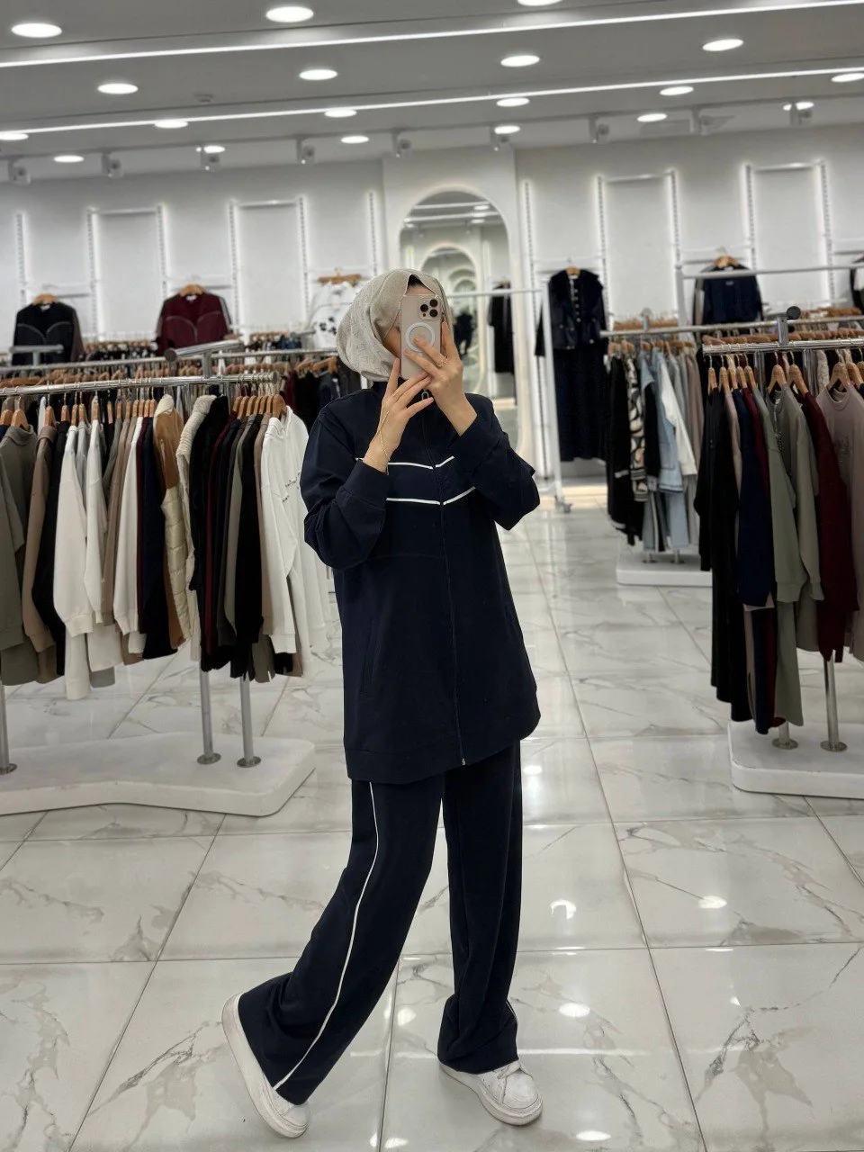 طقم نسائي محتشم أنيق