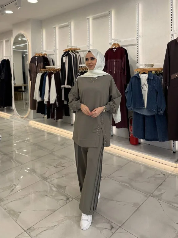 طقم نسائي محتشم أنيق – لون زيتي عصري