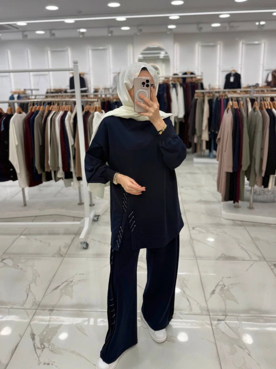 طقم نسائي محتشم أنيق – لون زيتي عصري