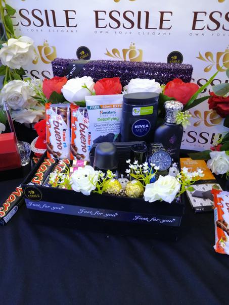 علبة هدايا " لشخص غالي  على القلب "