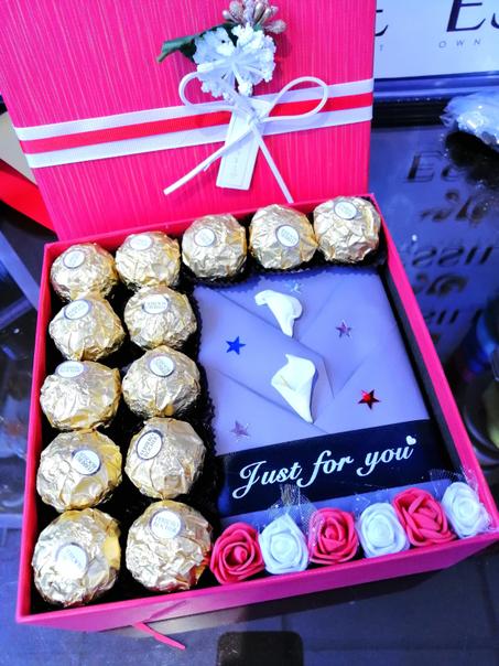 علبة هدية مزيج من الأناقة والحلاوة