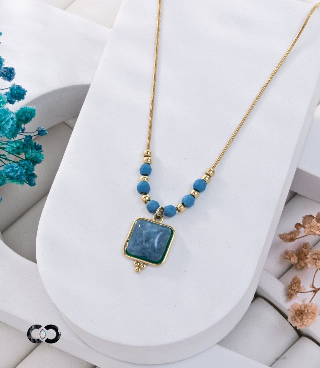 Collier Élégant en Pierre Naturelle Bleue et Perles inoxydable