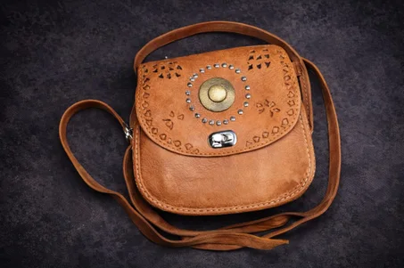 Handcrafted Moroccan Leather Crossbody Bag – Traditional Design