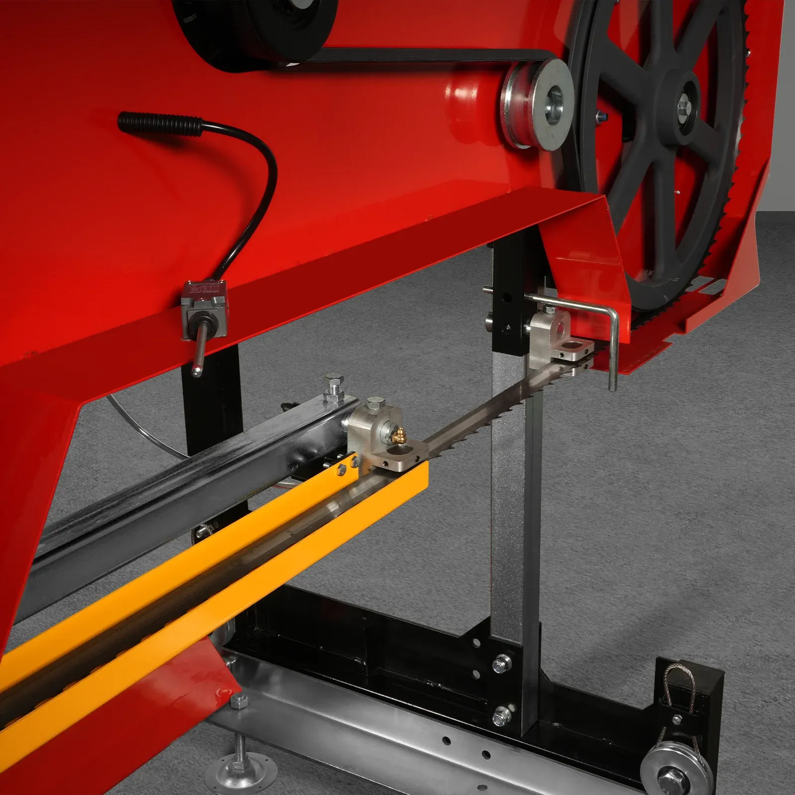 MechMaxx 32" Portable Sawmill (5 x Blades Included), 420cc 15HP E-Start Gasoline Engine, 29" Board Width, 20