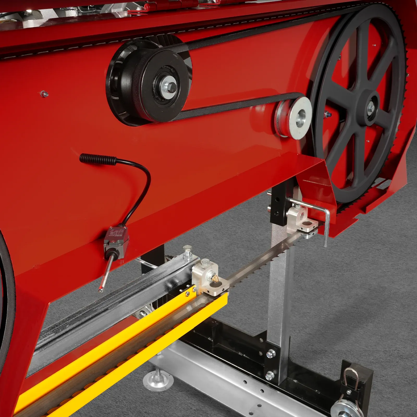 MechMaxx 32" Portable Sawmill (5 x Blades Included), 420cc 15HP E-Start Gasoline Engine, 29" Board Width, 20