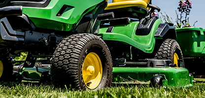 John Deere S240 Lawn Tractor with 48-in. Deck