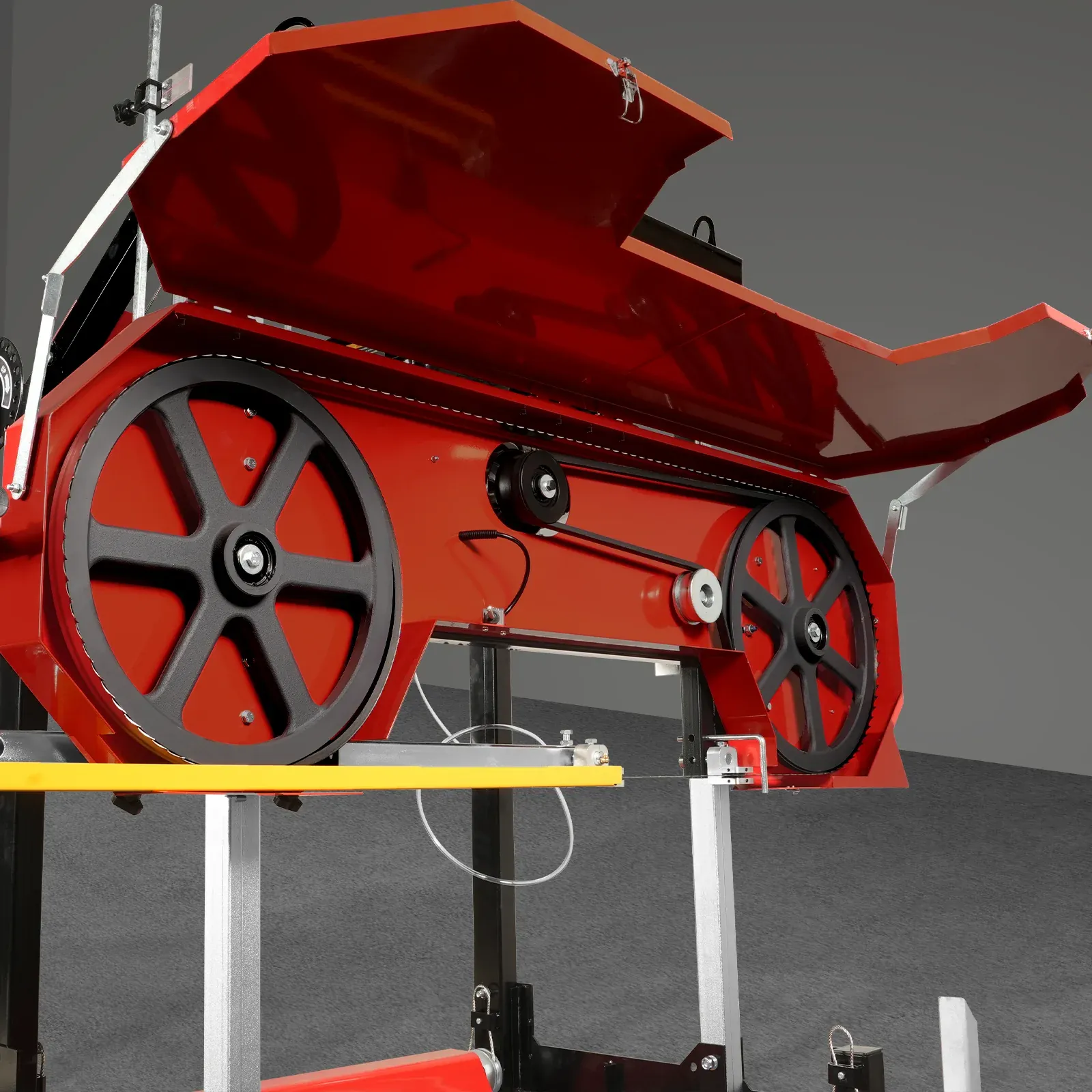 MechMaxx 32" Portable Sawmill (5 x Blades Included), 420cc 15HP E-Start Gasoline Engine, 29" Board Width, 20