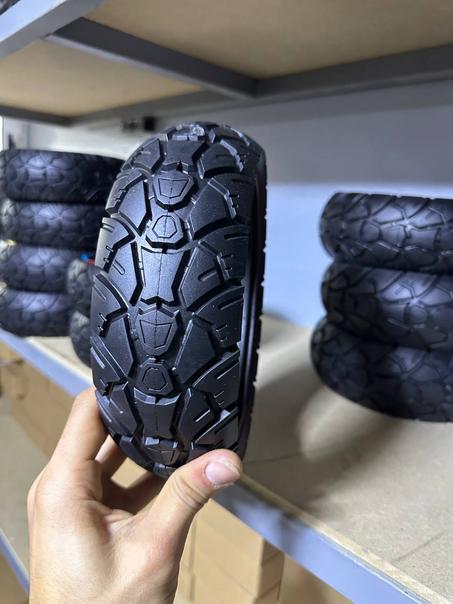 Pneu 10x2.70 solide pour bison bon qualité